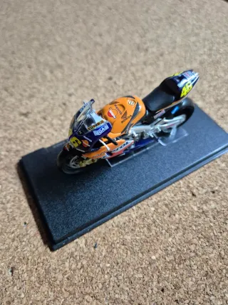 Maqueta Moto GP Honda RC211V Valentino Rossi 2002