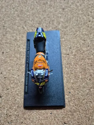 Maqueta Moto GP Honda RC211V Valentino Rossi 2002