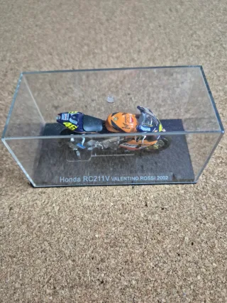 Maqueta Moto GP Honda RC211V Valentino Rossi 2002