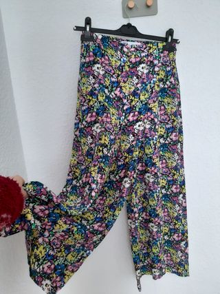 Pantalón-falda de Zara midi. Nueva. De cintura alt