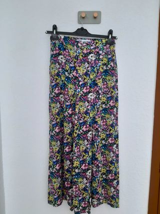 Pantalón-falda de Zara midi. Nueva. De cintura alt