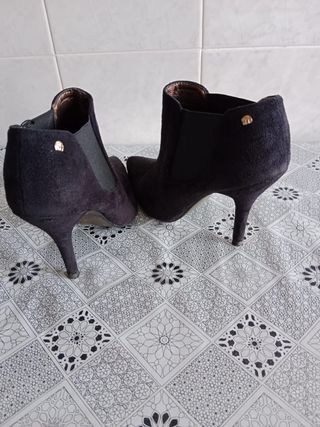 Botines Mustang tacón negro