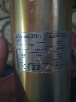 Bomba sumergible con cable y mando