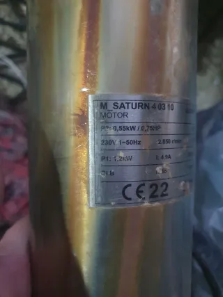 Bomba sumergible con cable y mando