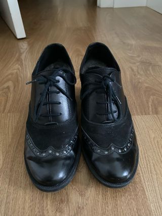 Zapatos negros cómodos de invierno