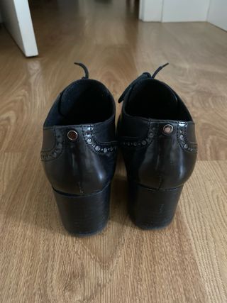 Zapatos negros cómodos de invierno