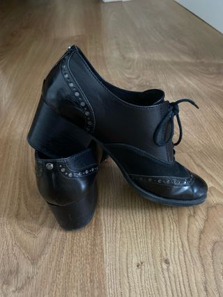 Zapatos negros cómodos de invierno