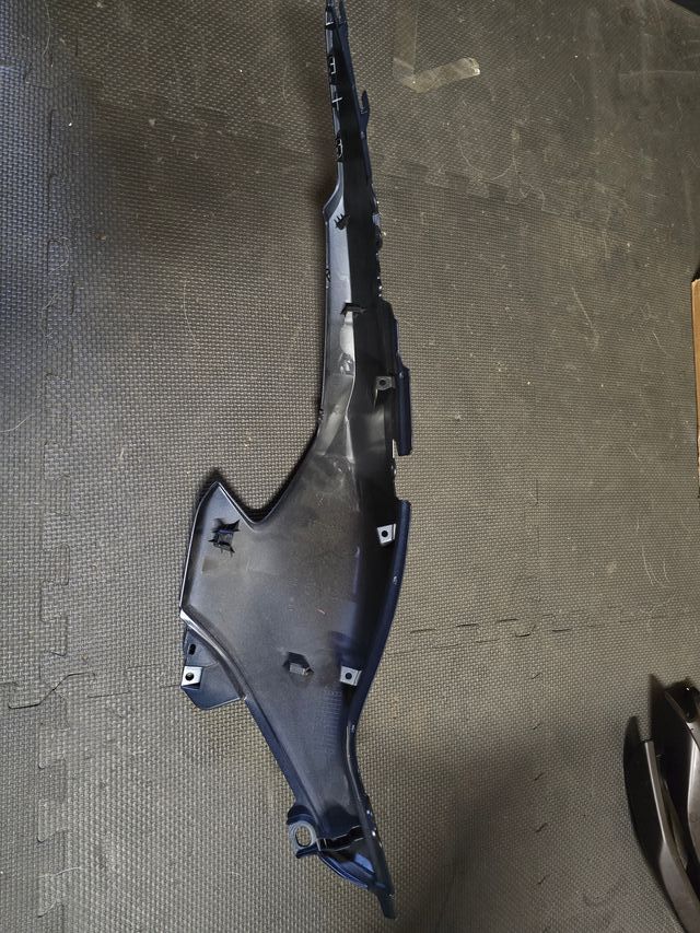 YAMAHA T MAX 560( TAPA TRASERA IZQUIERDA)