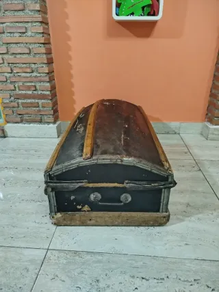 Baúl de viaje antiguo para restaurar