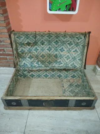 Baúl de viaje antiguo para restaurar