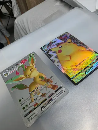 Pikachu y Lafeon VMAX 2020-2022