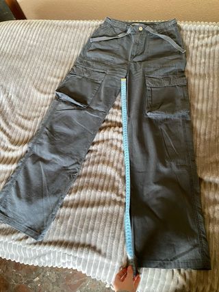Pantalón cargo gris ajustable