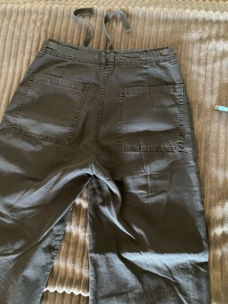 Pantalón cargo gris ajustable