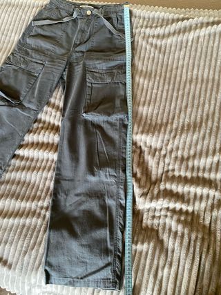 Pantalón cargo gris ajustable