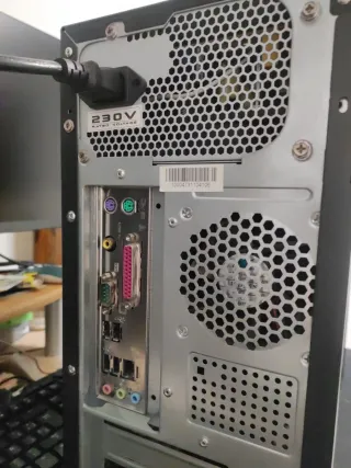 Intel pentiun 4 (3,06 GHz)Asus P4S800 Placa Base