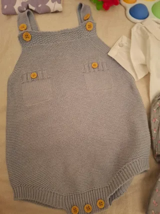 Lote Ropa Bebé: Pelele, Body, Pantalón y Juguetes