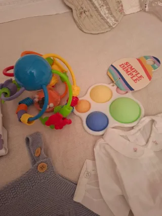 Lote Ropa Bebé: Pelele, Body, Pantalón y Juguetes