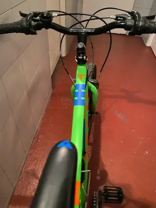 Bicicleta verde con cambios para chico