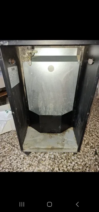 Calefactor eléctrico y mueble auxiliar