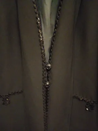 Chaqueta de fiesta negra con pedrería