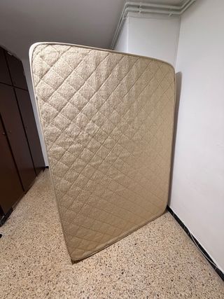 Colchón ortopédico limpio