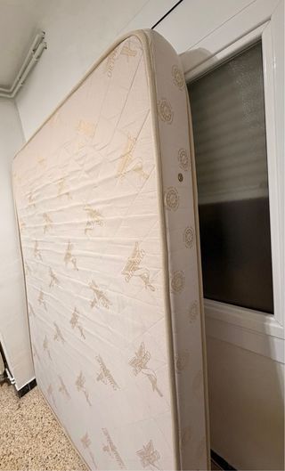 Colchón ortopédico limpio