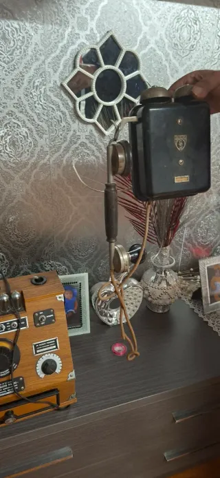 Radio antigua estilo vintage con tubos