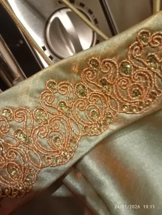 Vestido de fiesta verde y chal