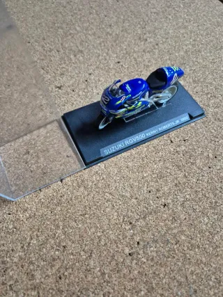 Maqueta Suzuki RGV500 Kenny Roberts Jr 2000