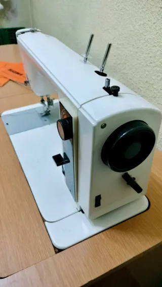 Máquina de coser Sigma 2000 SL con mueble