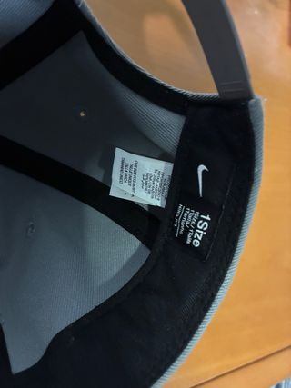 Gorra Nike Gris
