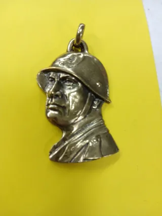 Medaglia Volto Duce con elmetto