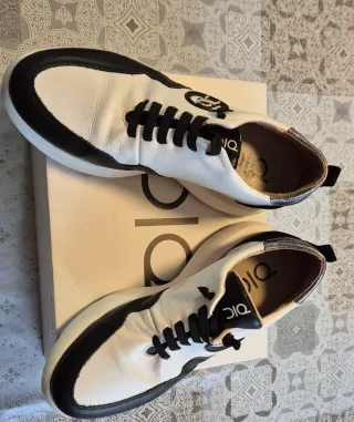 Zapatos Deportivos Blanco y Negro