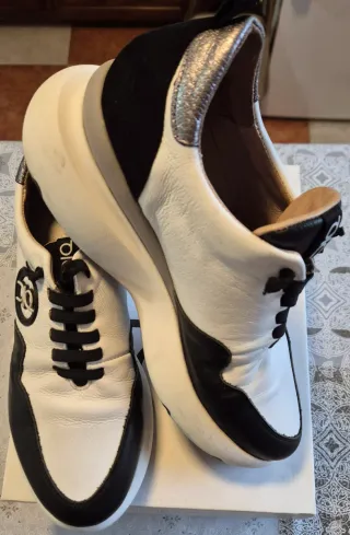 Zapatos Deportivos Blanco y Negro