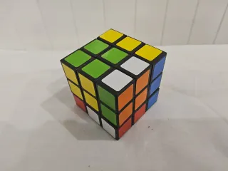 Cubo rubik que viene resulto