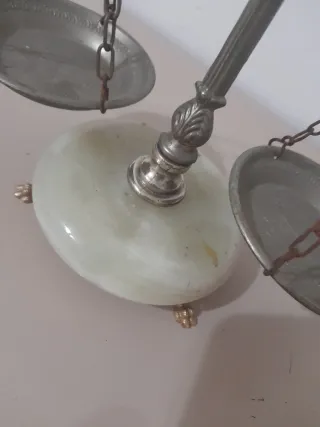 Antica bilancia in ottone