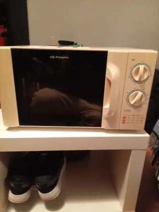 Microondas Orbegozo blanco