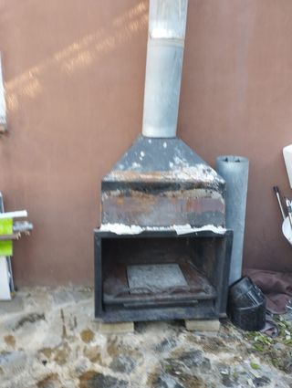Estructura de chimenea de hierro