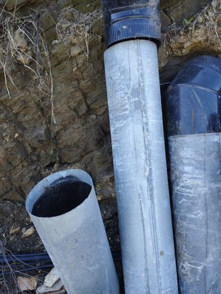 Estructura de chimenea de hierro