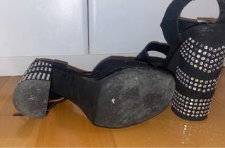 Tacones plataforma negros con pedrería