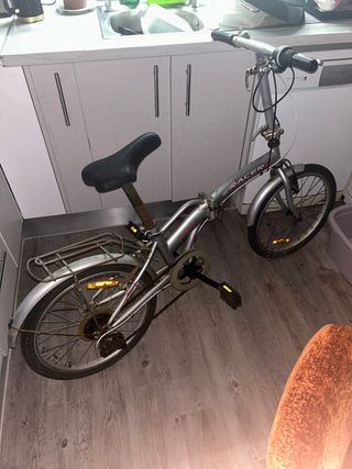 Bicicleta plegable plateada