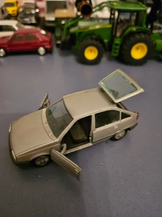 Opel Kadett 5 puertas 1/43