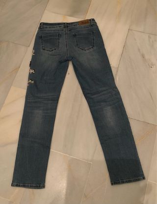 Vaqueros Desigual bordados