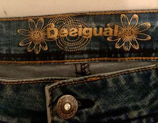 Vaqueros Desigual bordados