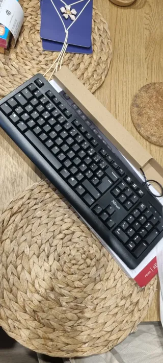 Teclado Trust Francés Negro Spill Resistant