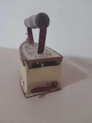 Antico ferro da stiro