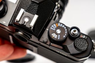 Nikon FM + Objetivo Nikon 28mm f/2.8