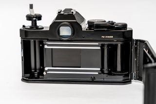 Nikon FM + Objetivo Nikon 28mm f/2.8