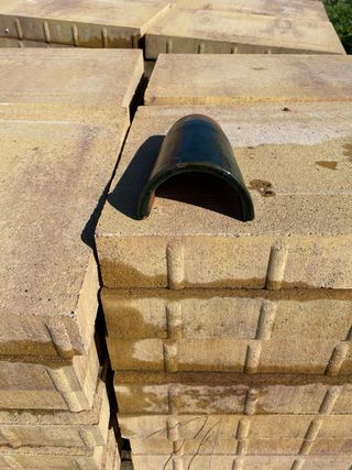 Teja árabe vidriada a mano