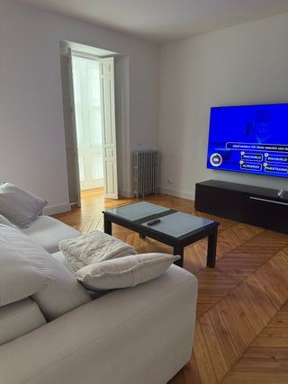 Mesa de centro moderna de  madera y vidrio